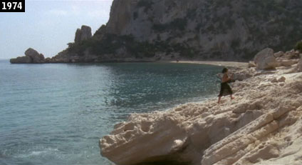 La spiaggia di Cala Luna come appare nel film ‘’Travolti da un insolito destino nellazzurro mare dagosto’’ (www.davinotti.com)