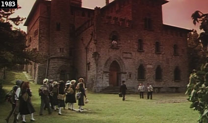 Il Castello Manservisi di Castelluccio visto nel film ‘’Una gita scolastica’’ (www.davinotti.com)